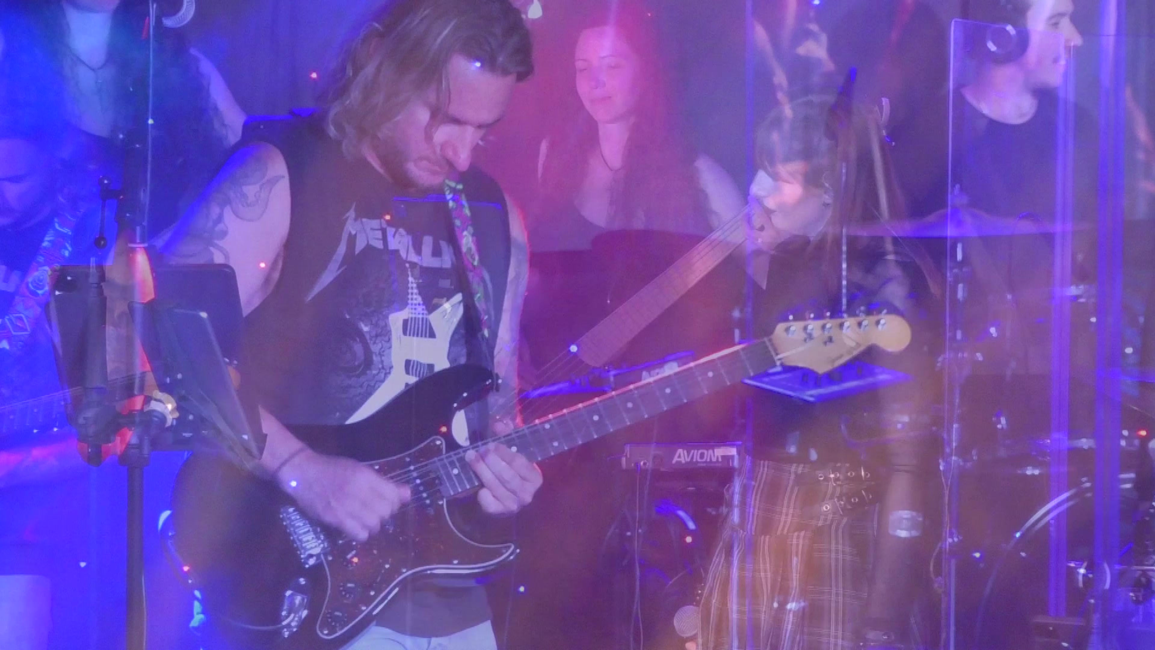 GUITAR LESSONS - See Me Play!